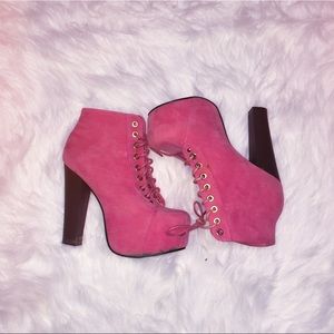 Pink ankle boots 💖